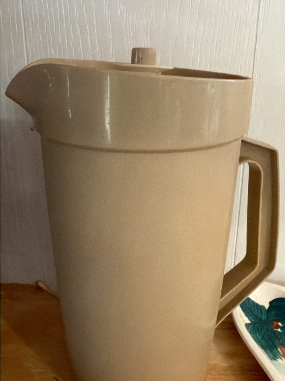 Tupperware Tan Beverage Pitcher with Handle and Spout